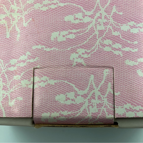 Vintage Treasure In Lace 15" Porcelain Doll Open Box Great Condition - Picture 12 of 13